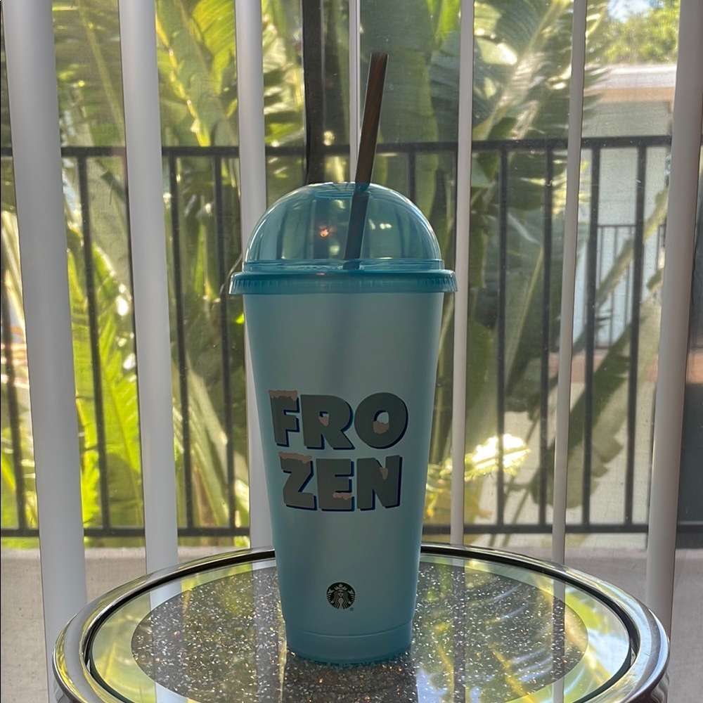 NWT STARBUCKS “Frozen” Reusable Cold Cup*extra gift*
